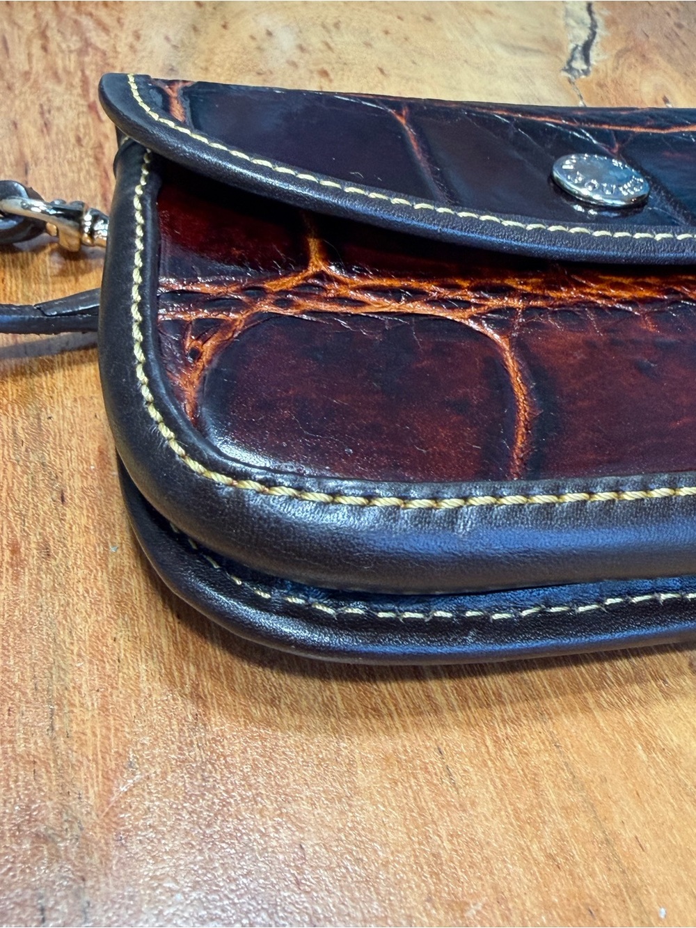 Dooney & Bourke Vintage Y2K Croc Embossed Leather Wristlet Mahogany - Picture 11 of 11